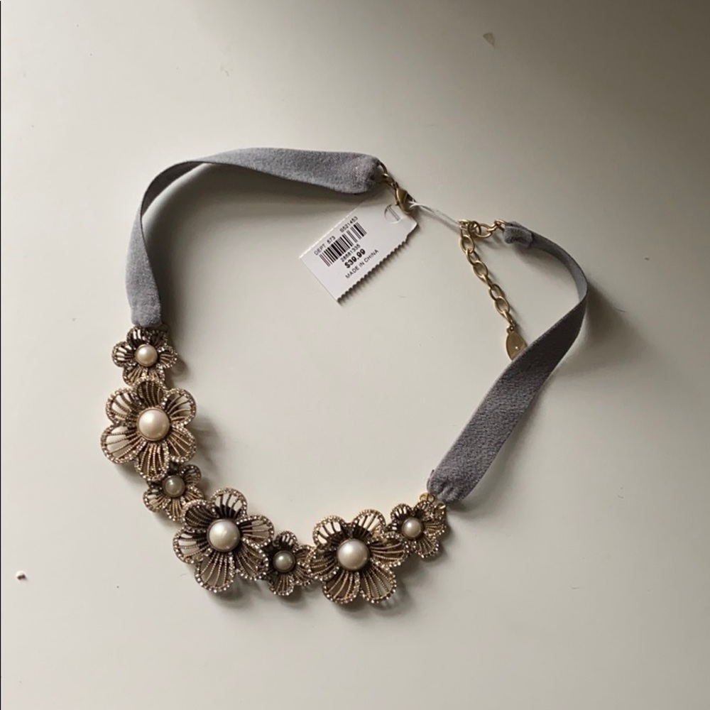 3/25 Anne Taylor Loft necklace new with tags